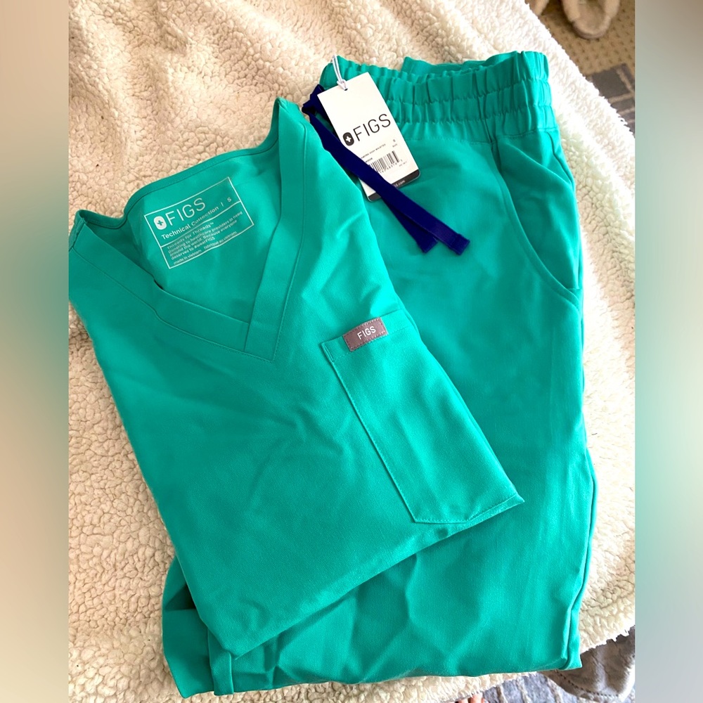 Figs Zamora high waist jogger & Catarina one pocket top scrub set NWT size small